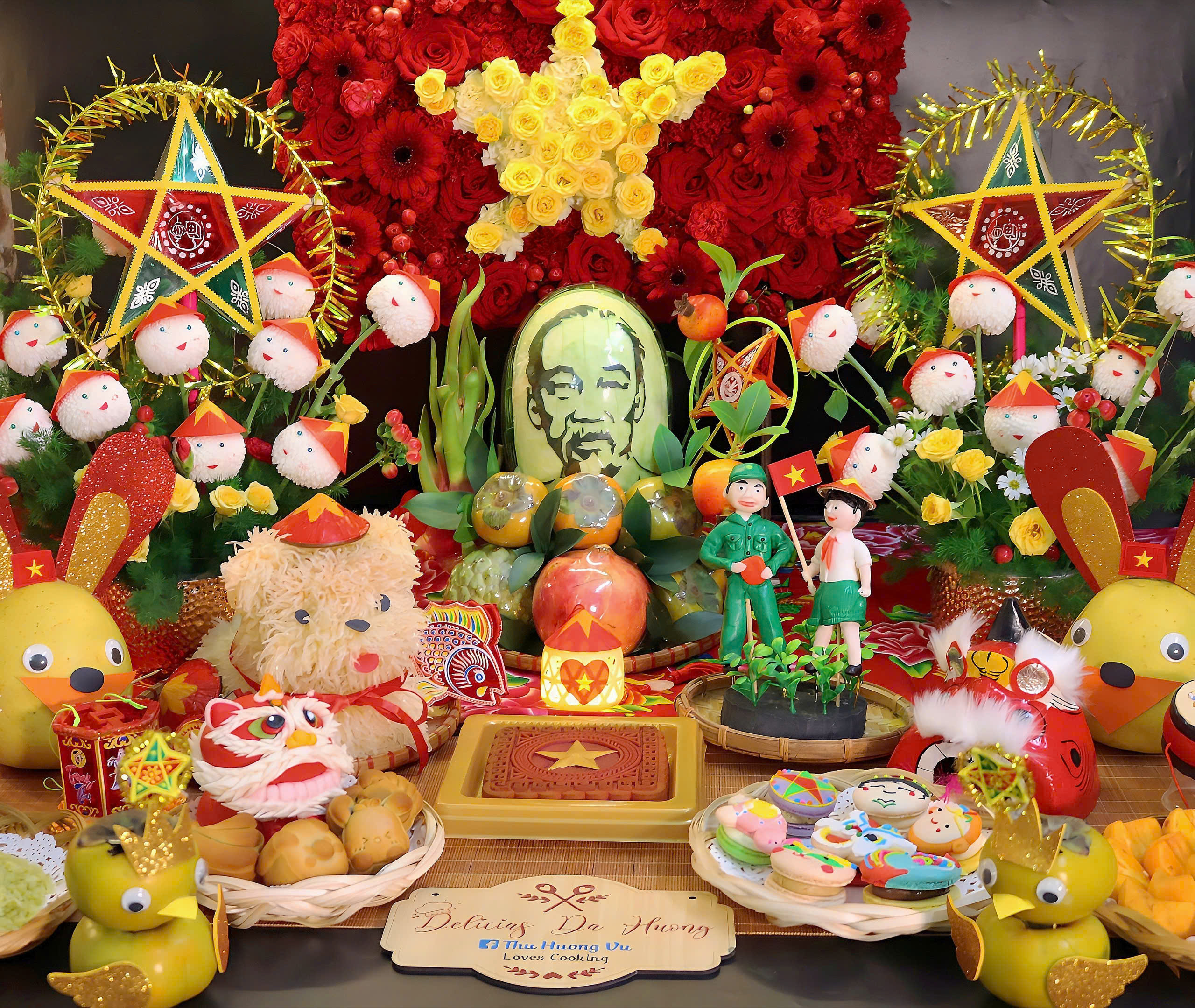 ថាសបុណ្យពាក់កណ្ដាលសរទរដូវស្នេហាជាតិរបស់ម្ដាយហាណូយធ្វើឲ្យកុមារមានការចាប់អារម្មណ៍ជាពិសេស - រូបថត ១. Mâm cỗ Trung thu yêu nước của mẹ Hà Nội gây ấn tượng đặc biệt với thiếu nhi - Ảnh 1.