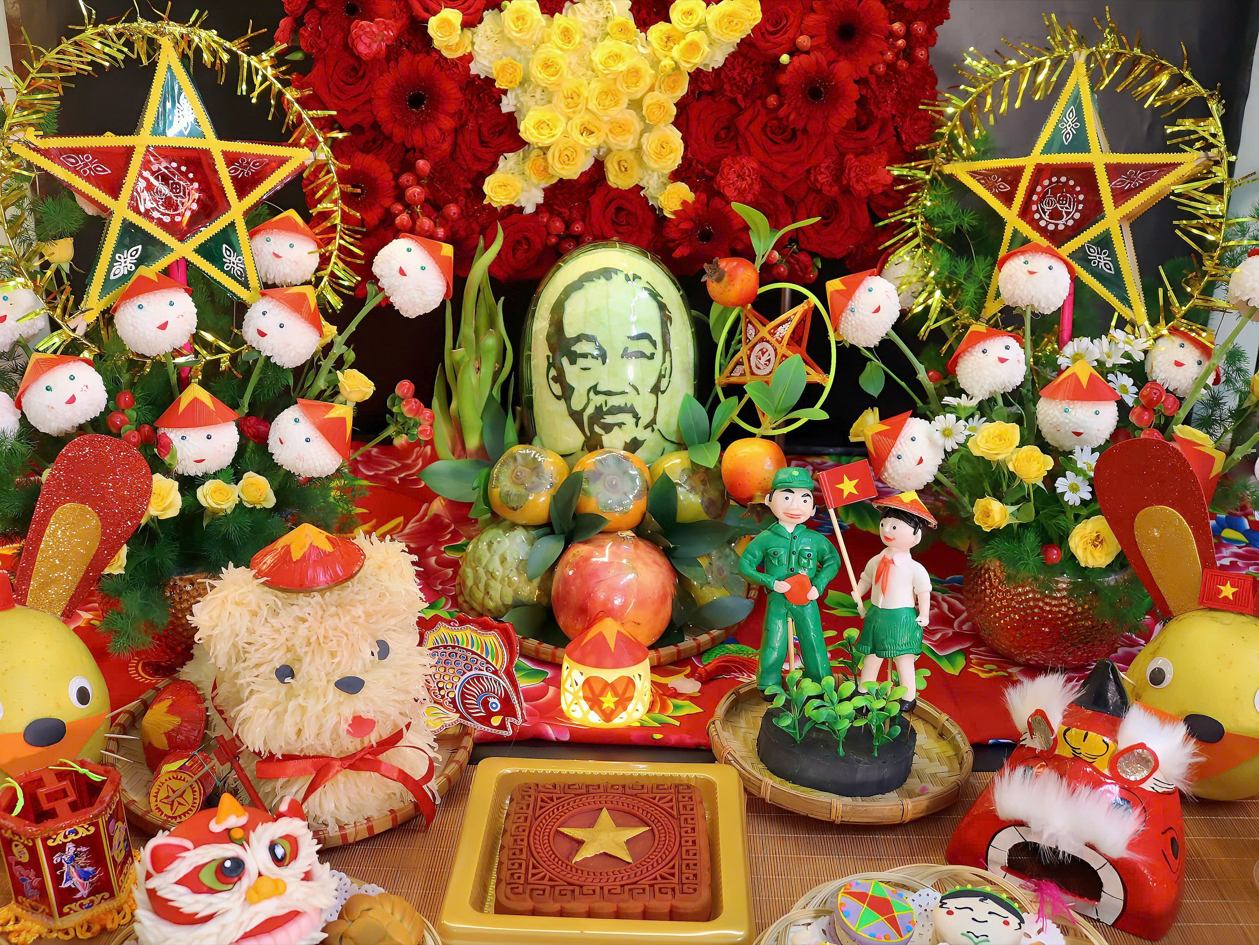 ថាសបុណ្យពាក់កណ្ដាលសរទរដូវស្នេហាជាតិរបស់ម្ដាយហាណូយធ្វើឱ្យមានការចាប់អារម្មណ៍ជាពិសេសចំពោះកុមារ - រូបថតទី 2 ។ Mâm cỗ Trung thu yêu nước của mẹ Hà Nội gây ấn tượng đặc biệt với thiếu nhi - Ảnh 2.