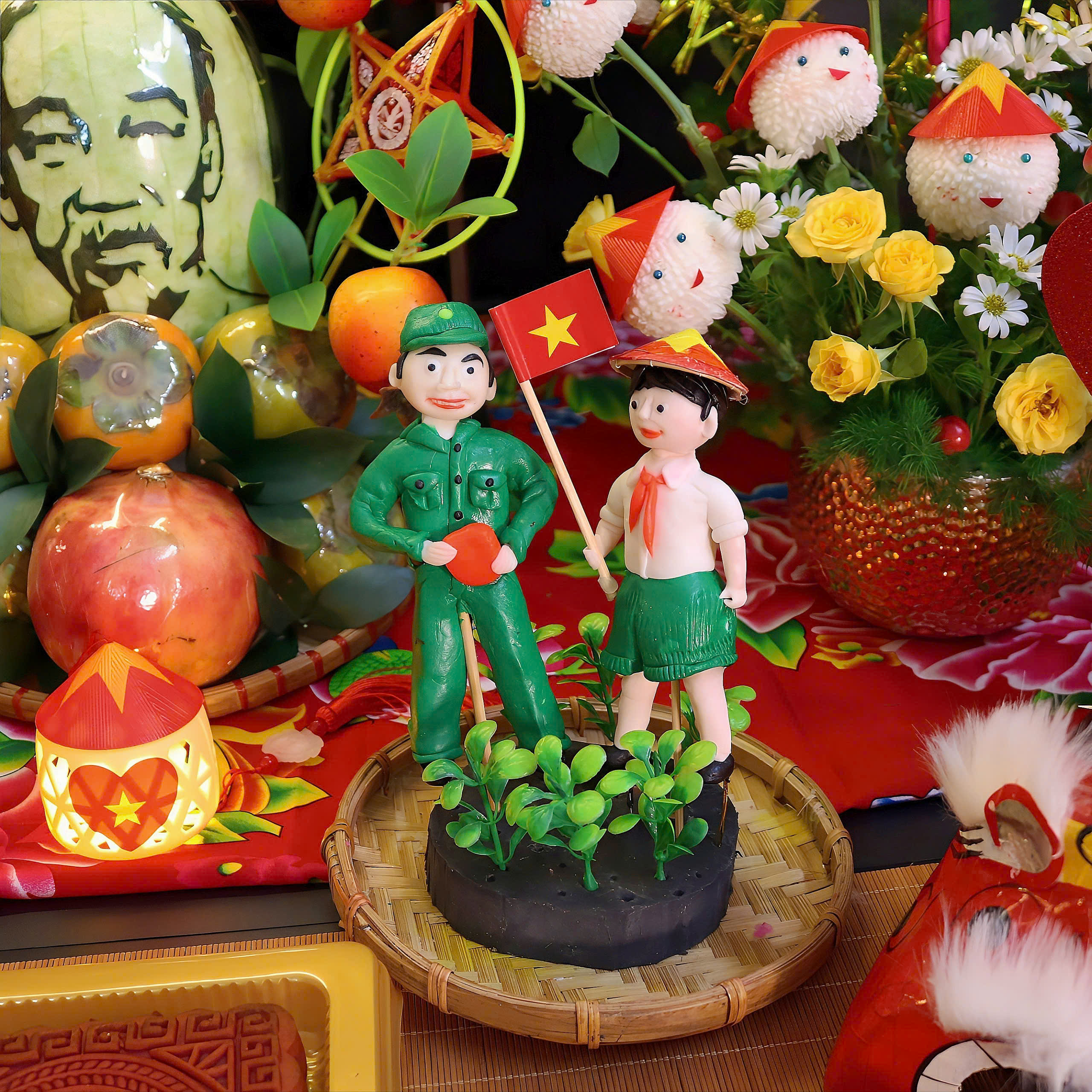 ថាសបុណ្យពាក់កណ្ដាលសរទរដូវស្នេហាជាតិរបស់ម្ដាយក្រុងហាណូយធ្វើឱ្យមានការចាប់អារម្មណ៍ជាពិសេសចំពោះកុមារ - រូបថត ៤. Mâm cỗ Trung thu yêu nước của mẹ Hà Nội gây ấn tượng đặc biệt với thiếu nhi - Ảnh 4.