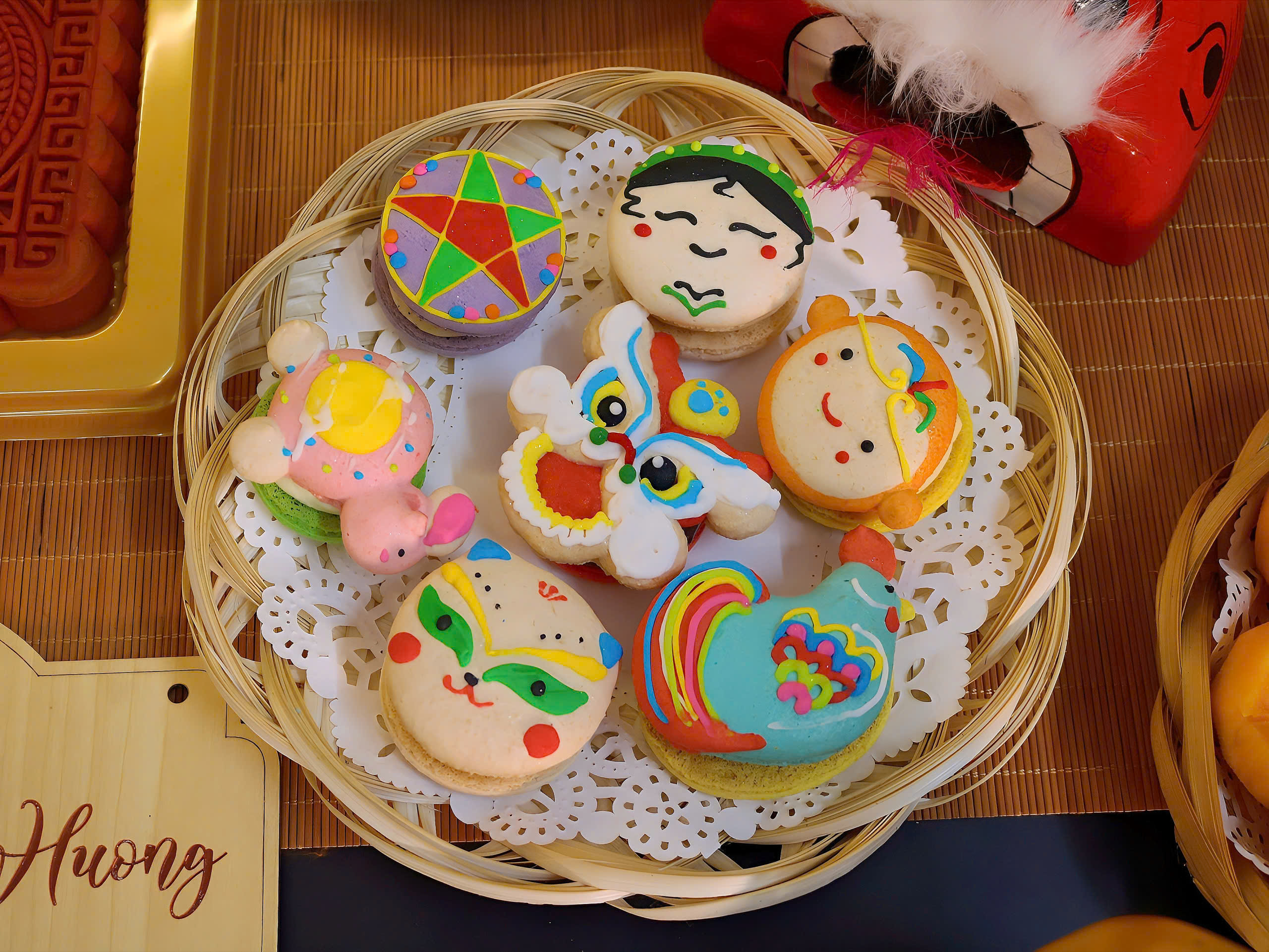 ថាសបុណ្យពាក់កណ្ដាលសរទរដូវស្នេហាជាតិរបស់ម្ដាយក្រុងហាណូយធ្វើឱ្យមានការចាប់អារម្មណ៍ជាពិសេសចំពោះកុមារ - រូបថត ៦. Mâm cỗ Trung thu yêu nước của mẹ Hà Nội gây ấn tượng đặc biệt với thiếu nhi - Ảnh 6.