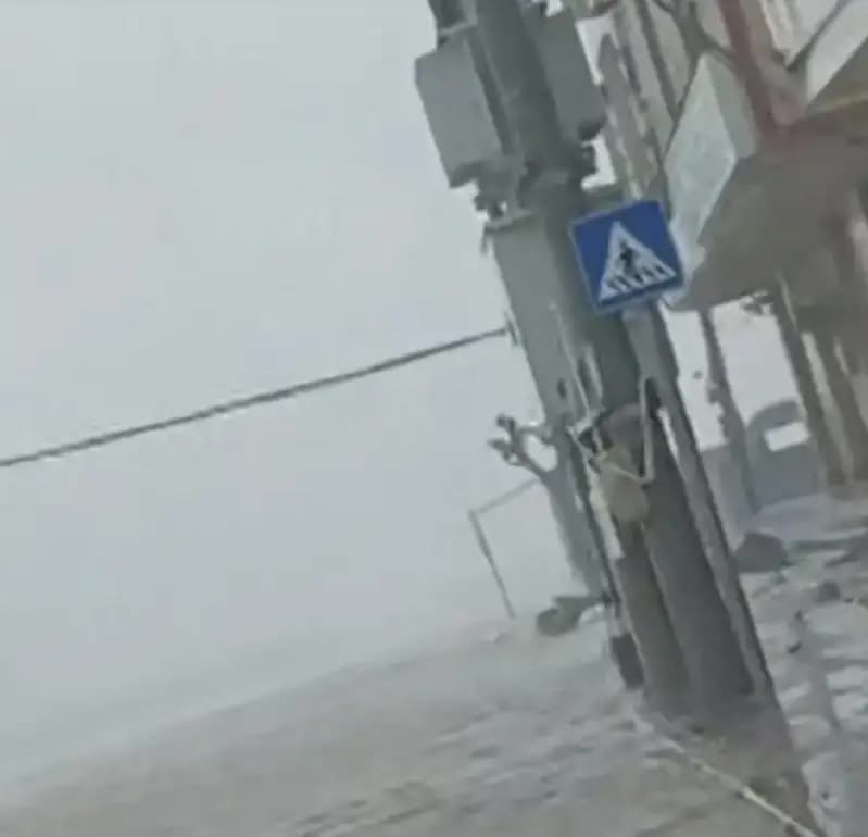 Rùng mình trước sức tàn phá của bão Matmo: Lũ cuồn cuộn ập vào nhà dân như sóng thần trong vài giây - Ảnh 2.