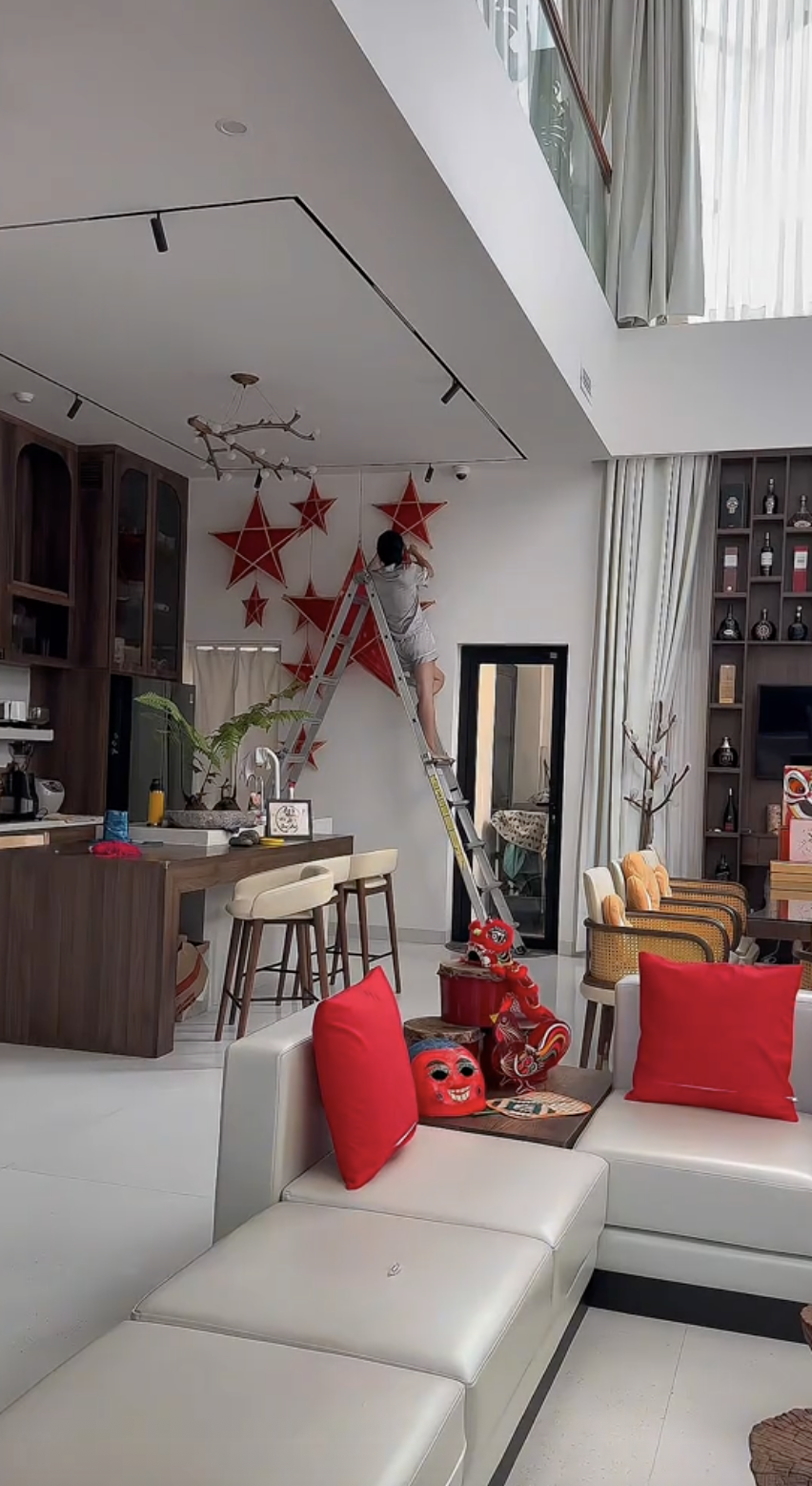 Vân Trang và căn biệt thự 1 . 000 M2 lộng lẫy đón Trung thu bên gia đình - Ảnh 2.