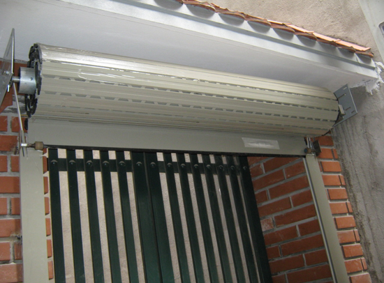 Cách lắp cửa cuốn hợp phong thủy, tăng vượng khí - Ảnh 2. Cách lắp cửa cuốn hợp phong thủy, tăng vượng khí - Ảnh 2.