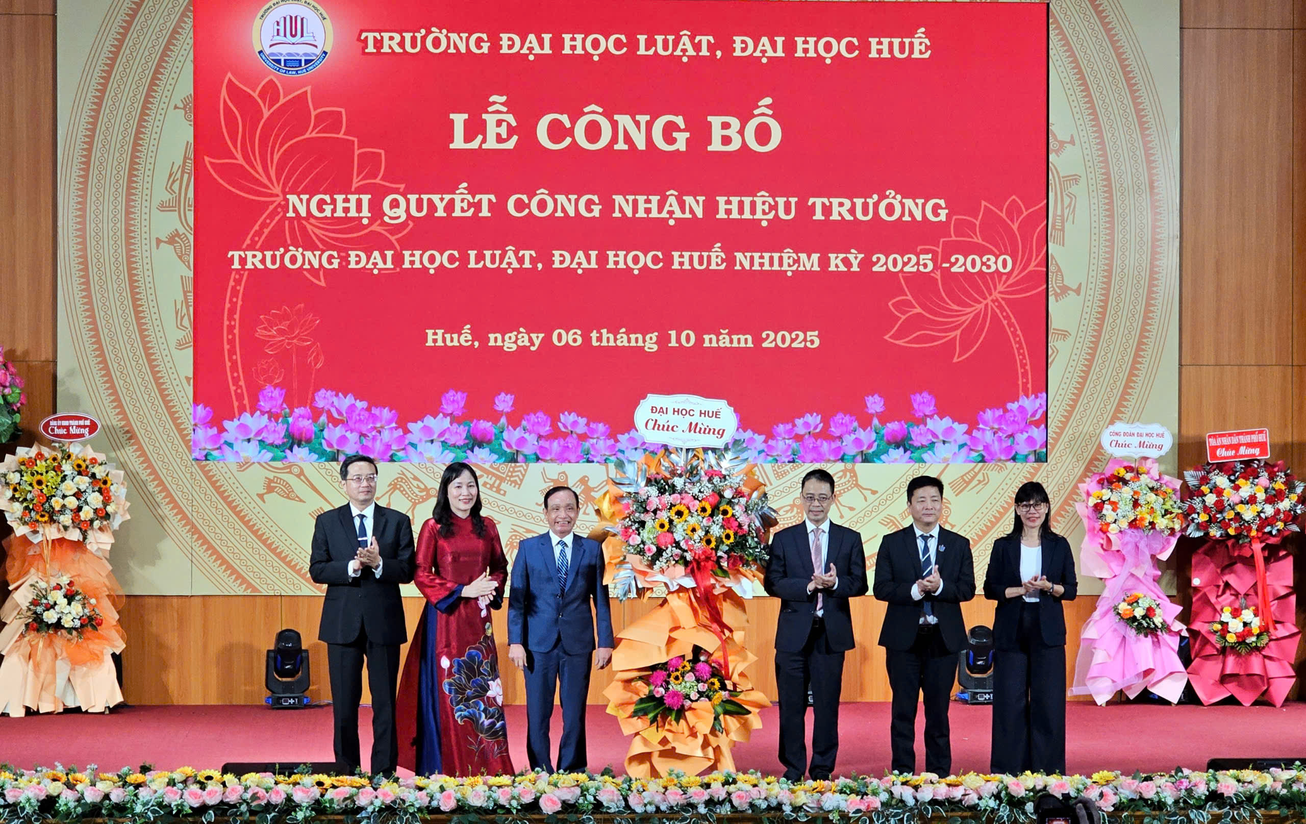 pgs-ts-doan-duc-luong-giu-chuc-hieu-truong-2-17597160163731237834357.jpg