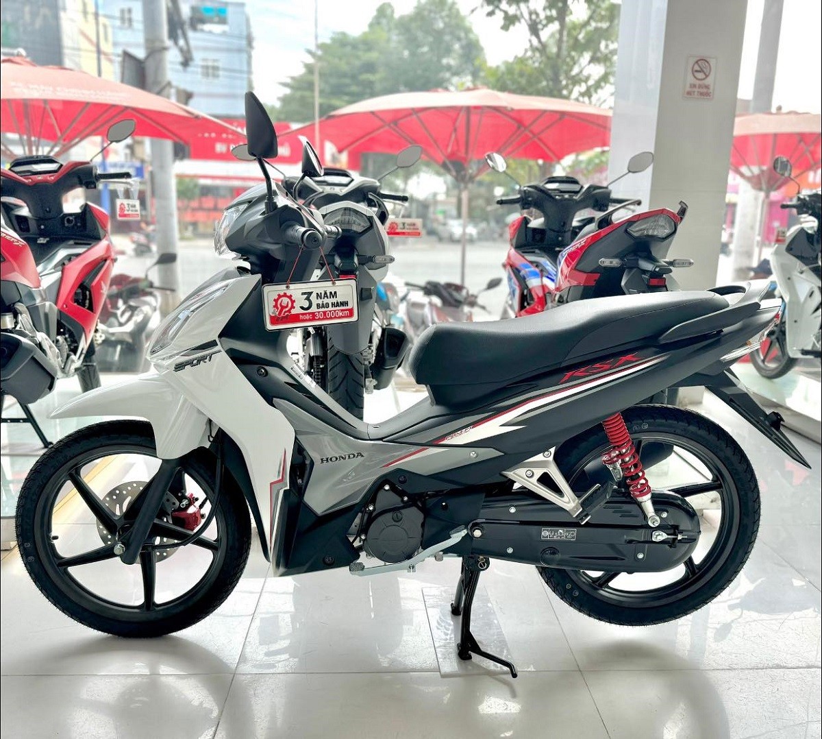 Giá xe Wave RSX FI mới nhất giảm sâu, rẻ chưa từng có, thậm chí thấp hơn cả niêm yết, chỉ như Wave Alpha - Ảnh 2.
