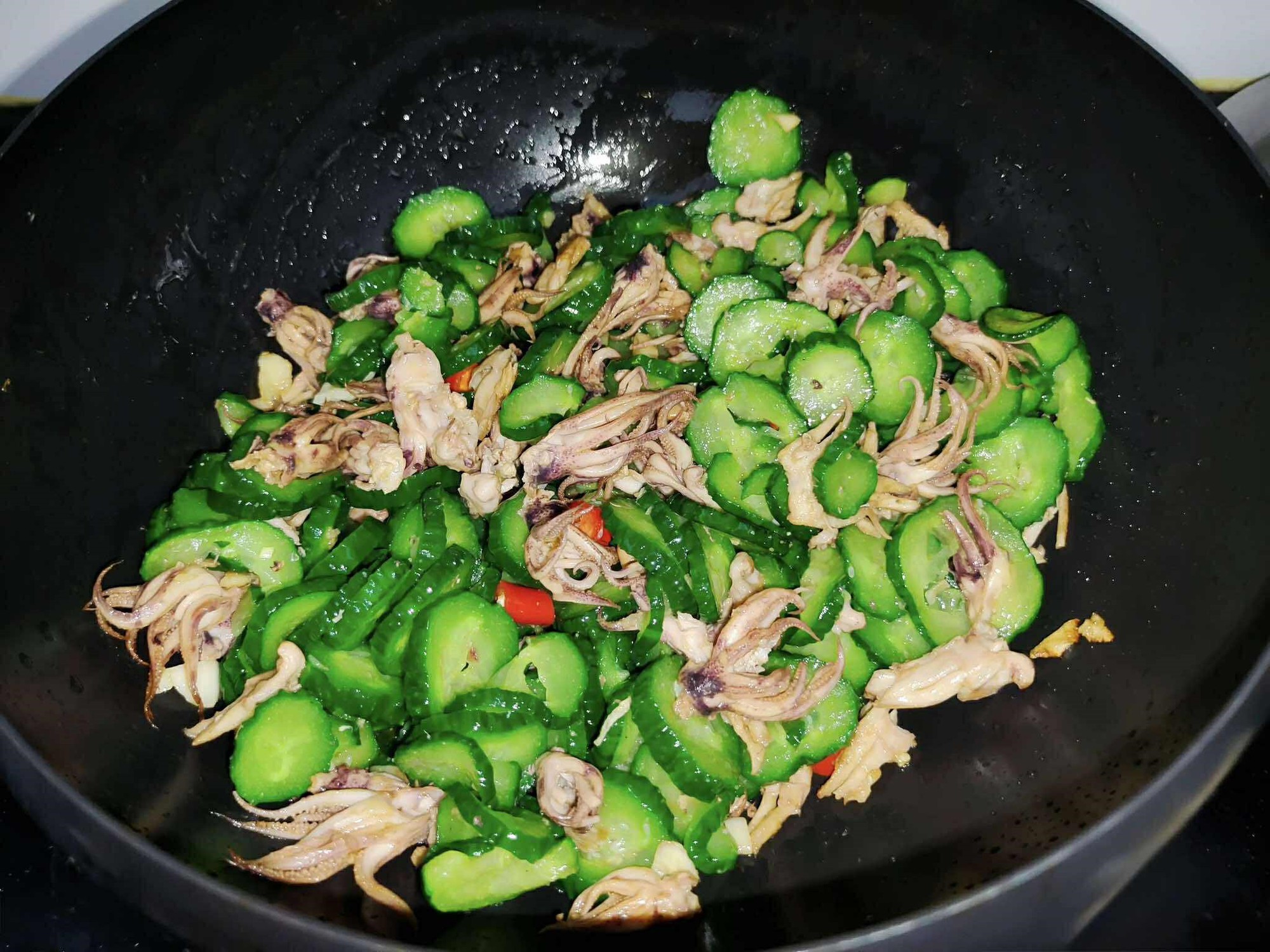 2 nguyên liệu rẻ tiền này đem xào lên, vị giòn tan, ngọt ngon và thơm phức khiến cơm được ăn hết sạch- Ảnh 6. 2 nguyên liệu rẻ tiền này đem xào lên, vị giòn tan, ngọt ngon và thơm phức khiến cơm được ăn hết sạch- Ảnh 6.