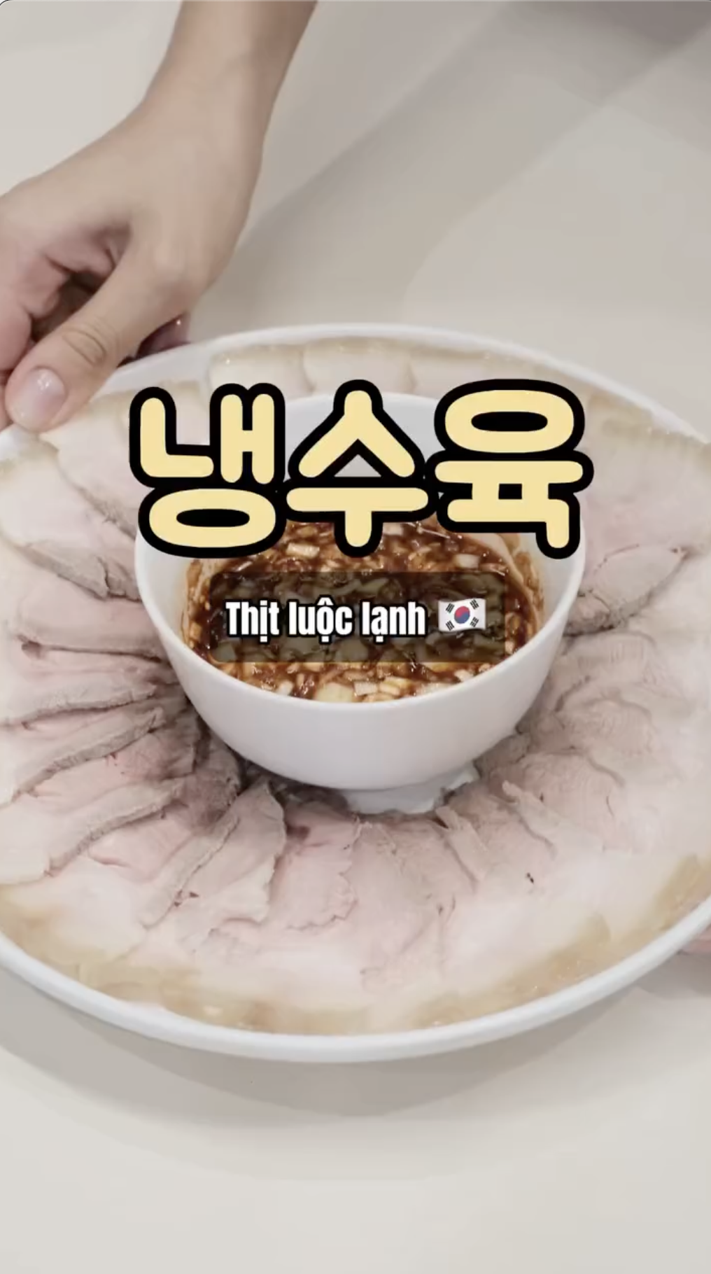 Tìm ra cách luộc thịt chỉ 15 phút, cô dâu Việt khiến chồng Hàn nức nở khen ngon- Ảnh 1. Tìm ra cách luộc thịt chỉ 15 phút, cô dâu Việt khiến chồng Hàn nức nở khen ngon- Ảnh 1.