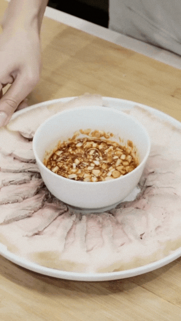 Tìm ra cách luộc thịt chỉ 15 phút, cô dâu Việt khiến chồng Hàn nức nở khen ngon- Ảnh 6. Tìm ra cách luộc thịt chỉ 15 phút, cô dâu Việt khiến chồng Hàn nức nở khen ngon- Ảnh 6.