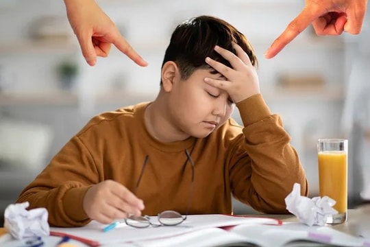 Vì sao cha mẹ hay 'nổi điên' khi giảng bài cho con?  - Ảnh 2.