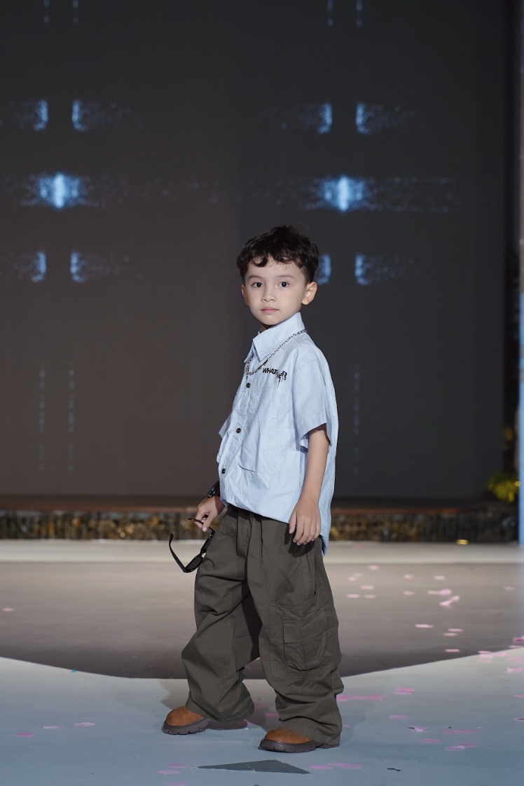 Chân dung rapper 8 tuổi Xệ Xệ làm vedette show thời trang nhí - Ảnh 8. Chân dung rapper 8 tuổi Xệ Xệ làm vedette show thời trang nhí - Ảnh 8.
