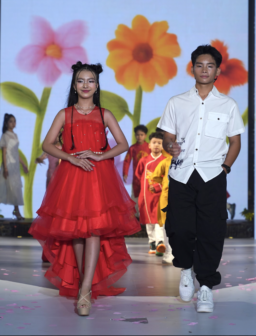 Chân dung rapper 8 tuổi Xệ Xệ làm vedette show thời trang nhí - Ảnh 12. Chân dung rapper 8 tuổi Xệ Xệ làm vedette show thời trang nhí - Ảnh 12.