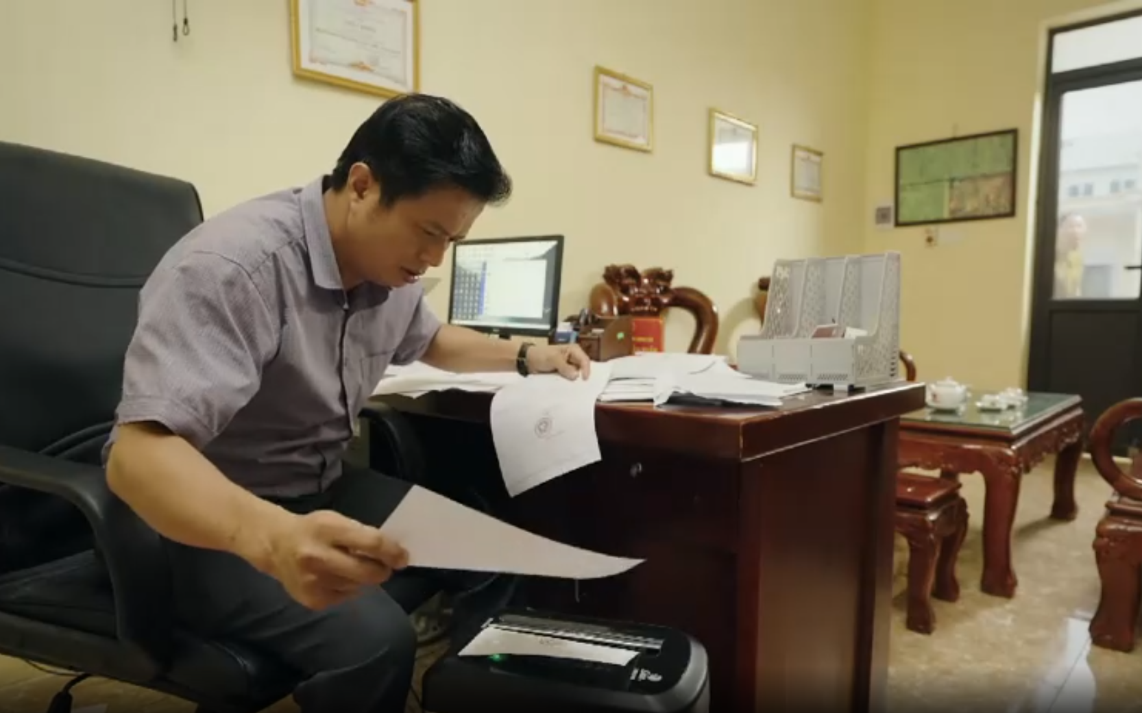 Đăng được nữ đối tác tặng quà, Trúc Lam được 'phi công' đến tận nhà đưa tài liệu  - Ảnh 4.