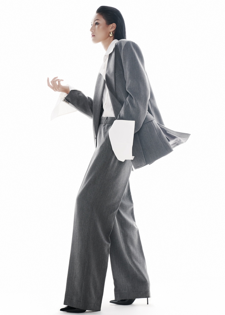 Chung kết 'Vietnam's Next Top Model 2025' diễn ra vào tối 12/10, ai sẽ là Quán quân? - Ảnh 4. Giang Phùng trở lại, đối đầu với Top 3 trong chung kết Vietnam's Next Top Model 2025 - Ảnh 6.