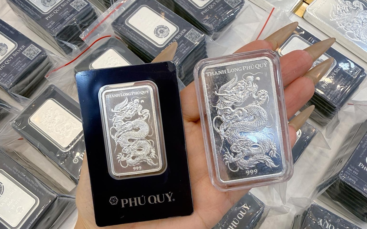 Giá bạc ngày 10/10: Bạc tăng mạnh gần 1 triệu đồng/kg trong 24 giờ - Ảnh 1.
