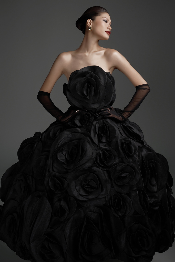Chung kết 'Vietnam's Next Top Model 2025' diễn ra vào tối 12/10, ai sẽ là Quán quân? - Ảnh 1. Giang Phùng trở lại, đối đầu với Top 3 trong chung kết Vietnam's Next Top Model 2025 - Ảnh 1.