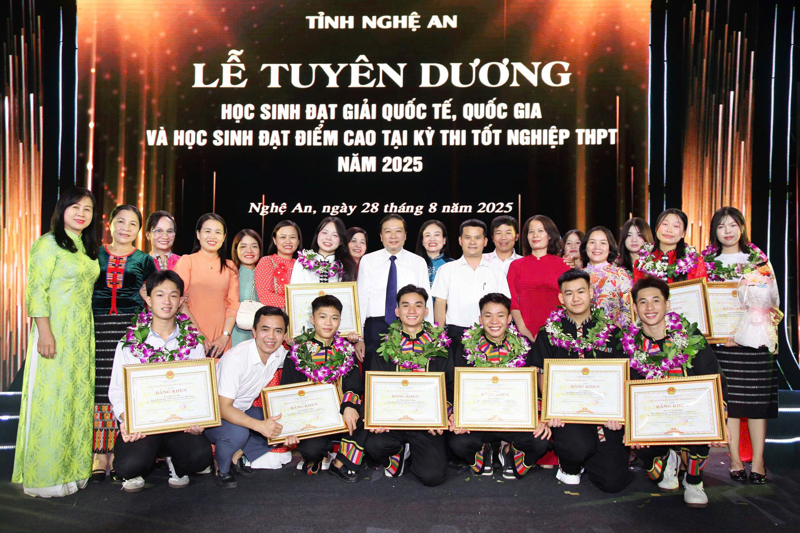 lo-hen-vao-dai-hoc-nam-sinh-nguoi-thai-nghe-an-viet-tam-thu-gui-bo-truong-bo-giao-duc-dao-tao1-17599732824981535135475.jpg