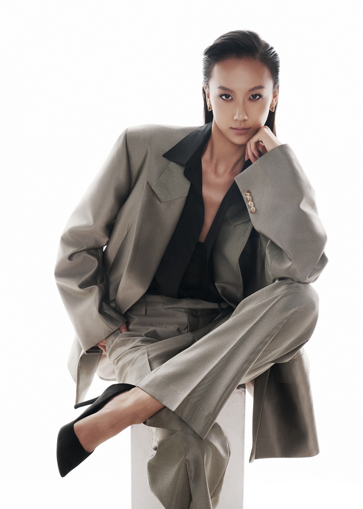 Chung kết 'Vietnam's Next Top Model 2025' diễn ra vào tối 12/10, ai sẽ là Quán quân? - Ảnh 3. Giang Phùng trở lại, đối đầu với Top 3 trong chung kết Vietnam's Next Top Model 2025 - Ảnh 5.