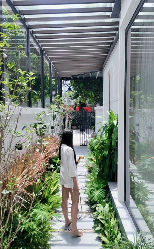 Mở tiệc tại biệt thự chục tỷ của Đoàn Văn Hậu và Doãn Hải My - Ảnh 4. Mở tiệc tại biệt thự chục tỷ của Đoàn Văn Hậu và Doãn Hải My - Ảnh 4.