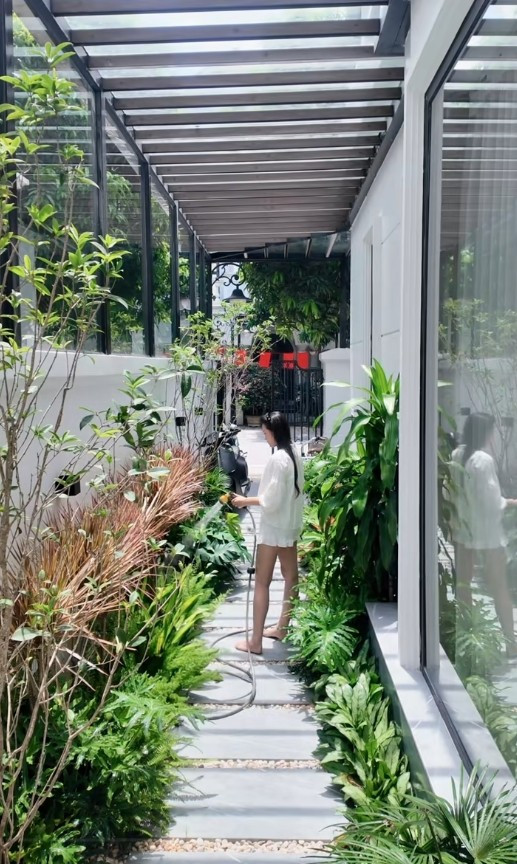 Mở tiệc tại biệt thự chục tỷ của Đoàn Văn Hậu và Doãn Hải My - Ảnh 5. Mở tiệc tại biệt thự chục tỷ của Đoàn Văn Hậu và Doãn Hải My - Ảnh 5.