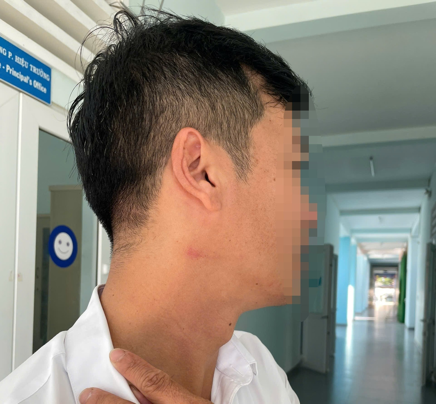 Bộ GD-ĐT yêu cầu xử lý vụ thầy giáo tại Đắk Lắk hành hung đồng nghiệp - Ảnh 1. Bộ GD-ĐT yêu cầu xử lý vụ thầy giáo tại Đắk Lắk hành hung đồng nghiệp - Ảnh 1.