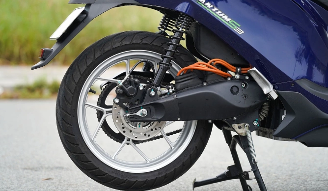 Xe máy điện giá 35 triệu đồng ở Việt Nam cốp rộng, pin siêu khỏe, có chế độ lùi xịn chẳng kém dòng cao cấp, rẻ hơn cả Vision - Ảnh 4. Xe máy điện giá 35 triệu đồng ở Việt Nam cốp rộng, pin siêu khỏe, có chế độ lùi xịn chẳng kém dòng cao cấp, rẻ hơn cả Vision - Ảnh 4.