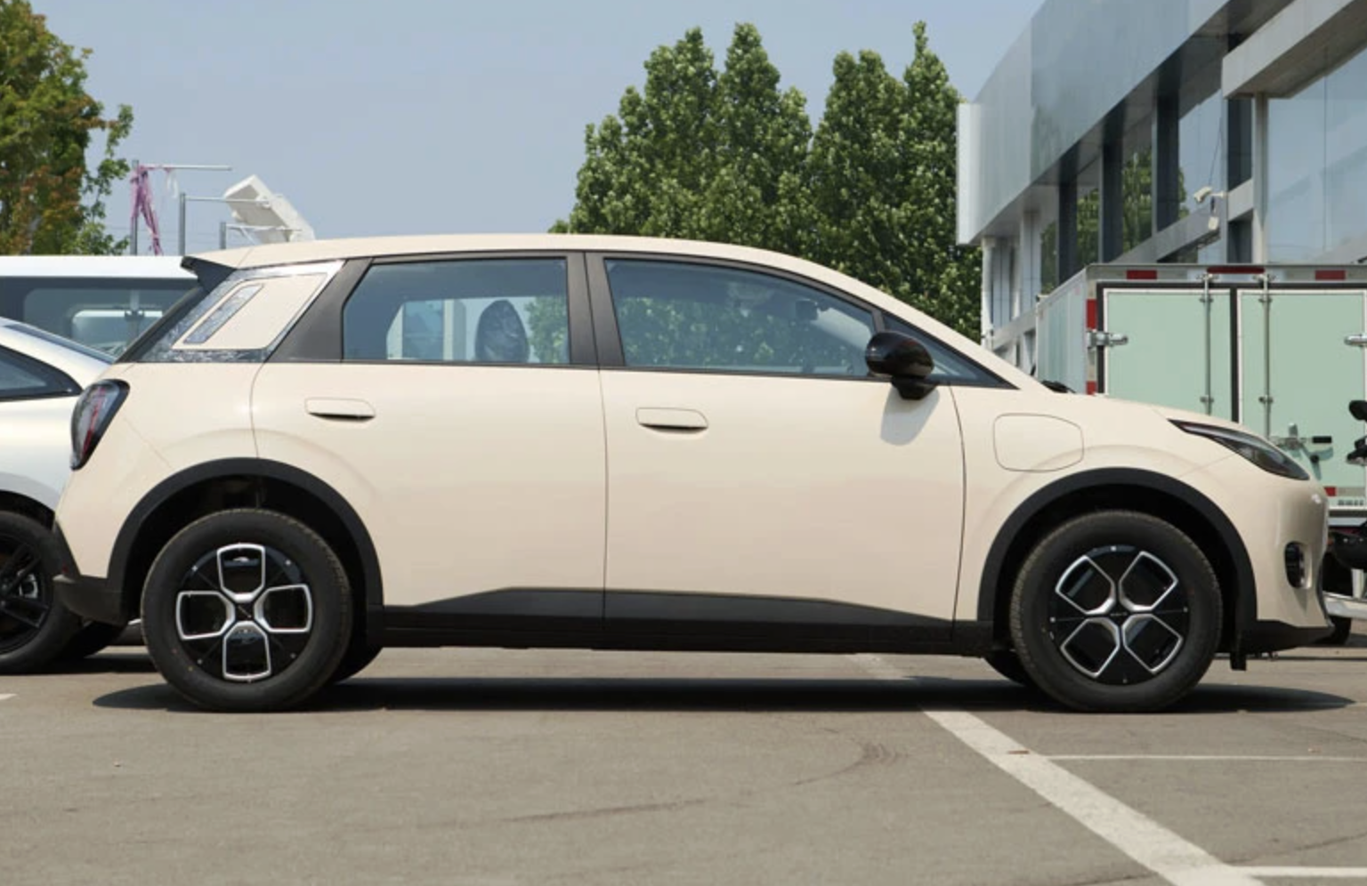 Xe ô tô giá từ 184 triệu đồng đẹp sang trọng , công nghệ hiện đại tại Việt Nam - Ảnh 4.