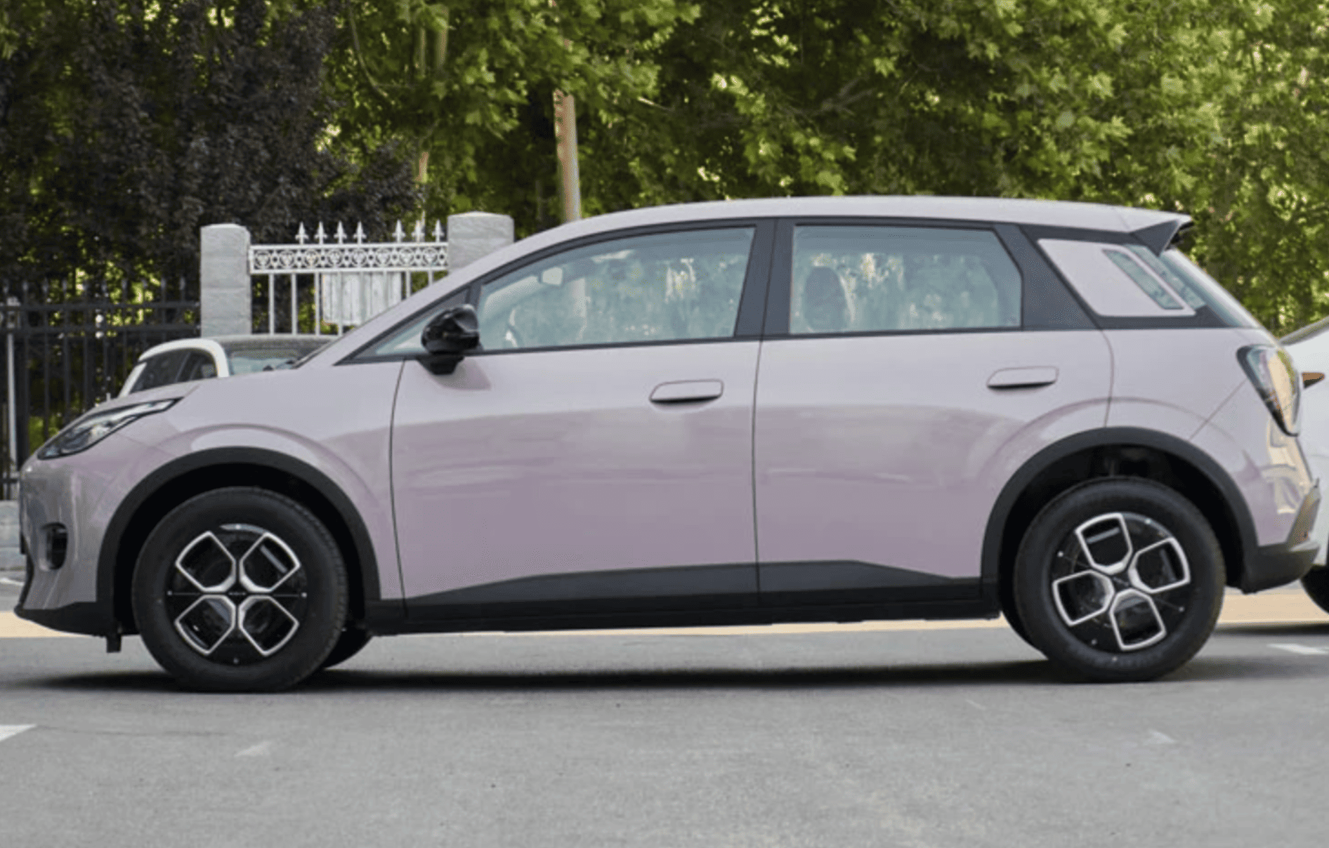 Xe ô tô giá từ 184 triệu đồng đẹp sang trọng , công nghệ hiện đại tại Việt Nam - Ảnh 3.