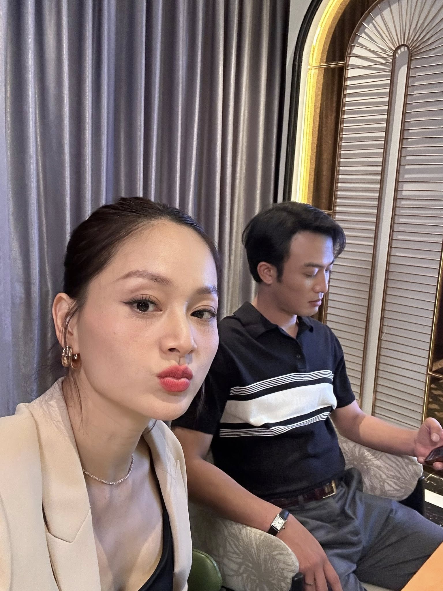 Phương Oanh và Lan Phương gây chú ý với những khoảnh khắc vui vẻ Bên nhau - Ảnh 4. Phương Oanh và Lan Phương gây chú ý với những khoảnh khắc vui vẻ Bên nhau - Ảnh 4.