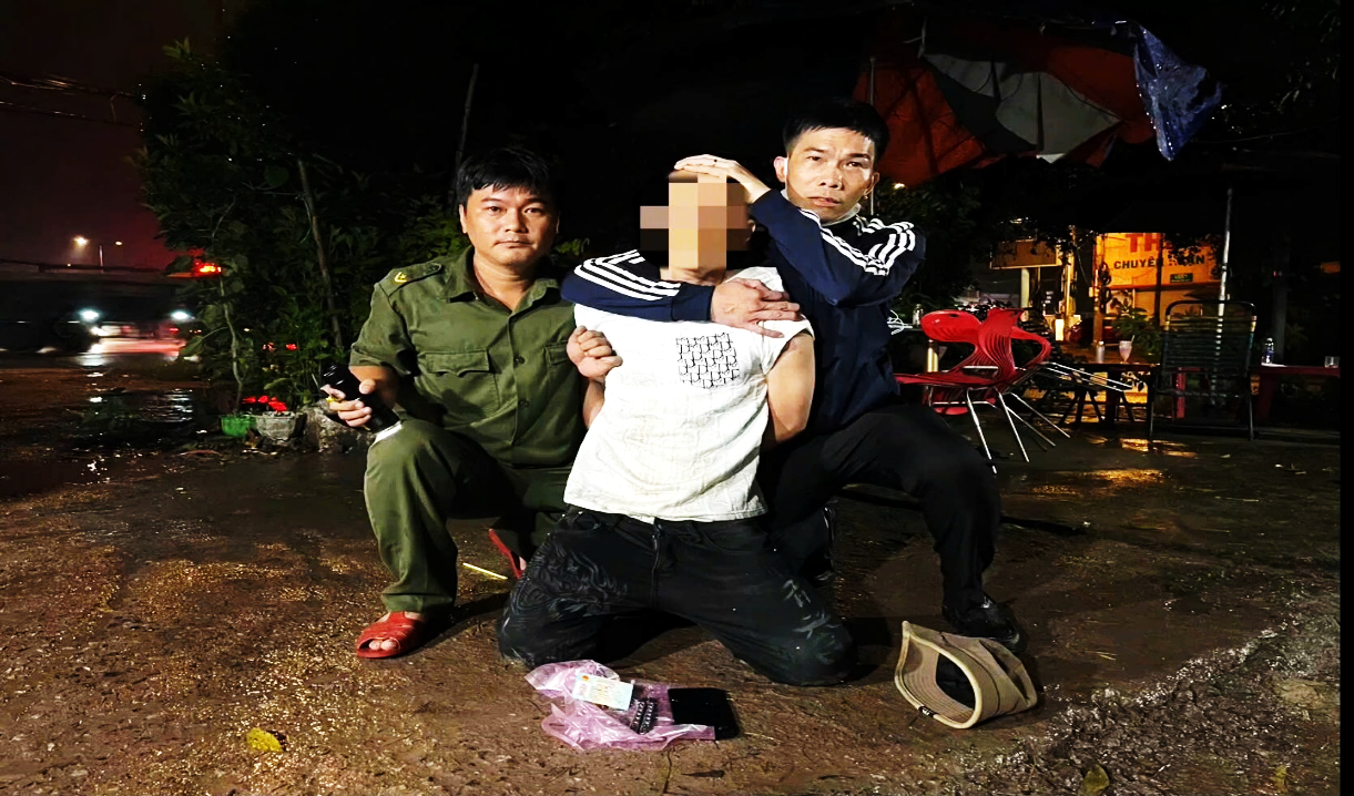 Bắt giữ nghi phạm đâm chết người đàn ông vì ghen tuông chỉ sau 3 giờ gây án - Ảnh 1.