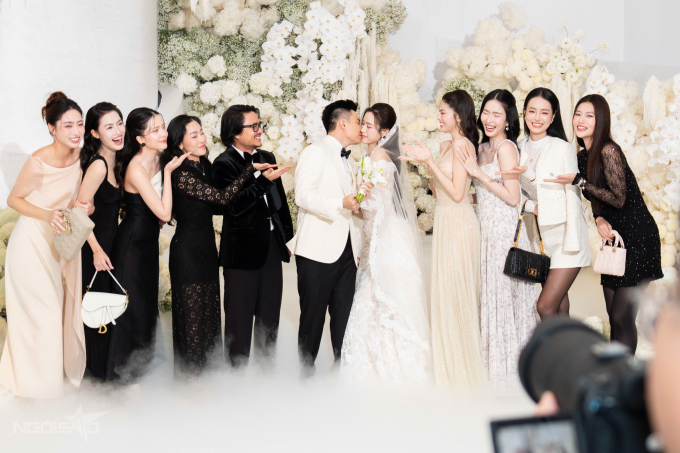 Cuộc sống viên mãn của Hoa hậu Hà Kiều Anh sau đám cưới Đỗ Thị Hà - Ảnh 1.