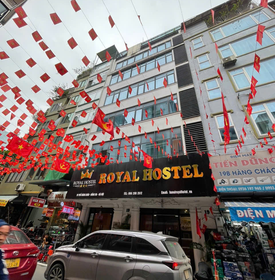 Khách sạn Royal Hostel bị tố bùng tiền đặt phòng giữa lùm xùm vi phạm - Ảnh 3.