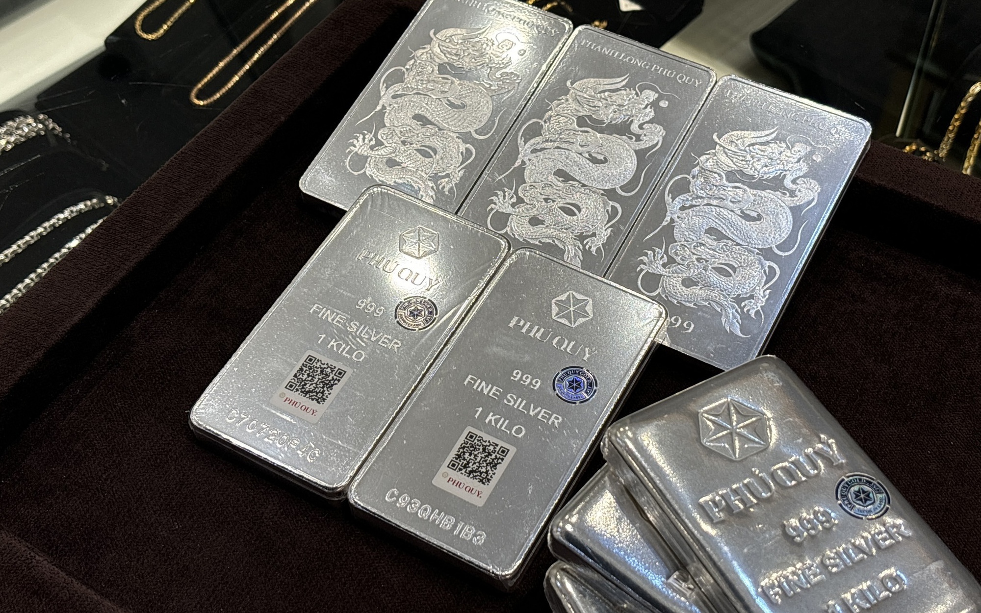 Giá bạc hôm nay 11/11: Chỉ một động thái này, thị trường trong nước tăng khoảng 1 triệu đồng/kg