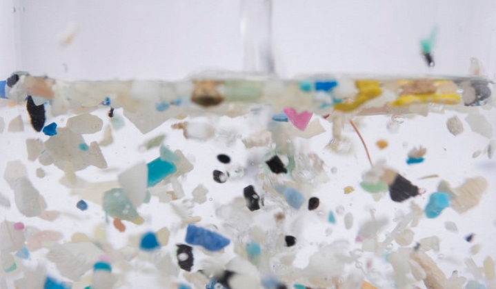 2 loại nước chứa đầy hạt vi nhựa nhưng người Việt lại thích, đa số uống mỗi ngày