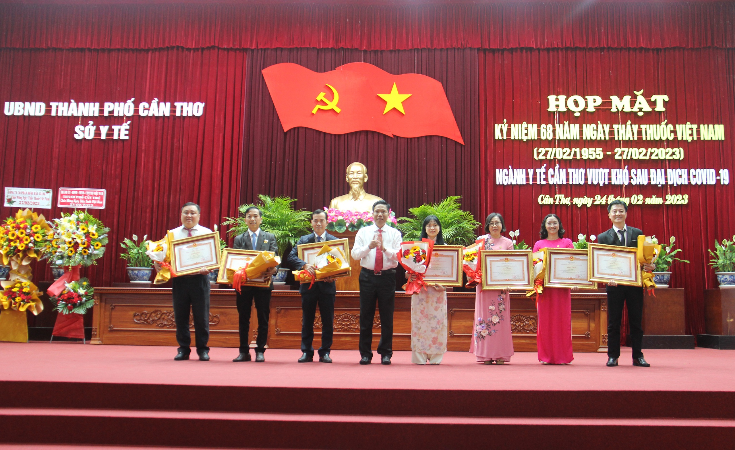 Người bác sĩ có tấm lòng vàng: 16 năm là 'người anh', 'người bạn' của bệnh nhân HIV - Ảnh 3.
