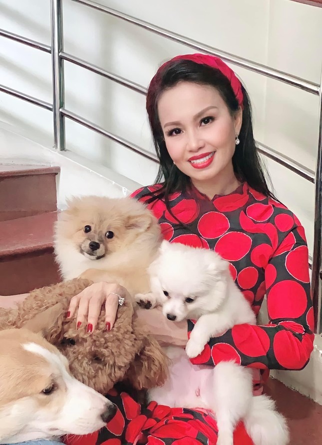 Cẩm Ly sống cực chill trong biệt thự tiền tỷ sau biến cố bệnh tật - Ảnh 3. Cẩm Ly sống cực chill trong biệt thự tiền tỷ sau biến cố bệnh tật - Ảnh 3.