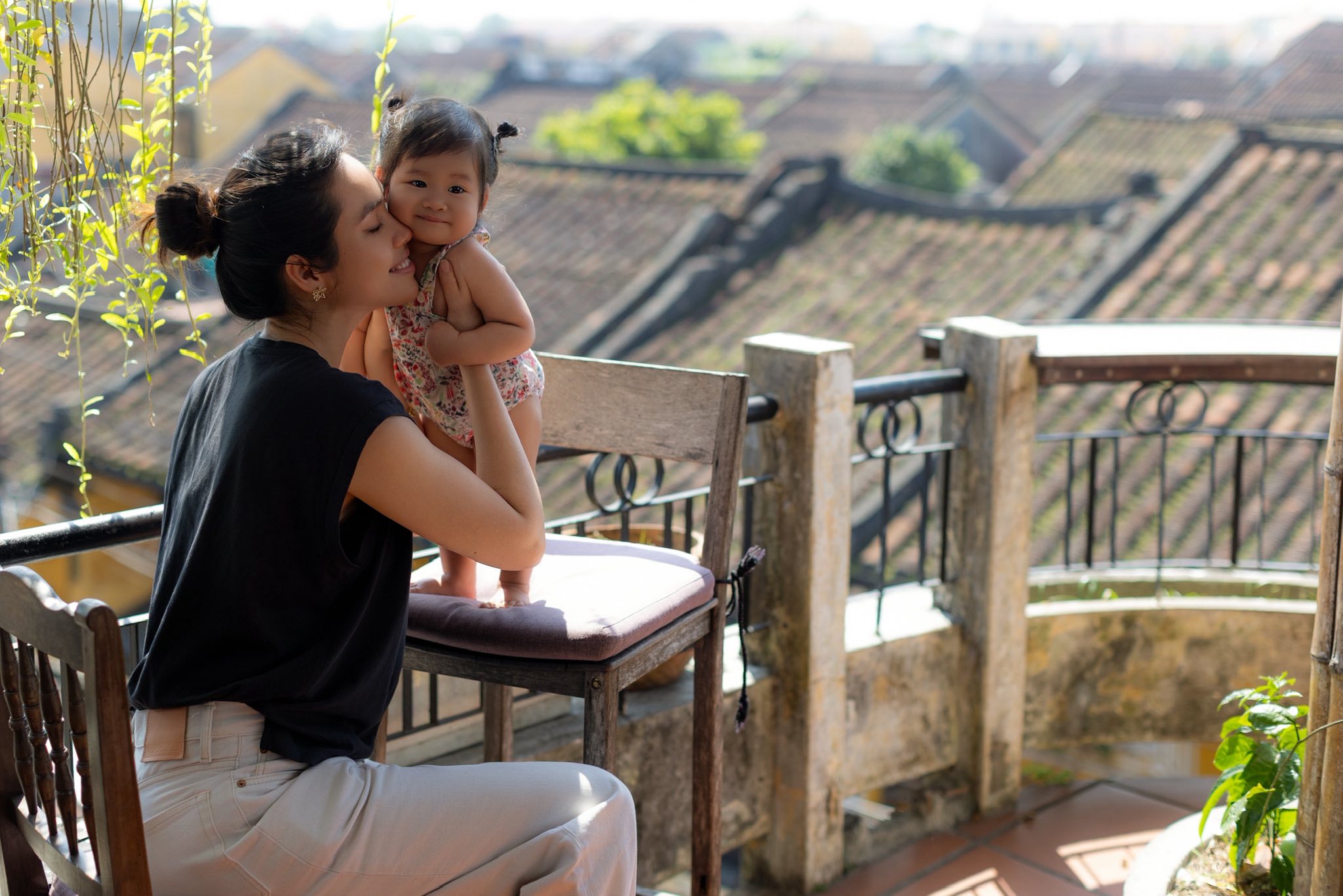 Con gái Á hậu Hoàng My gây sốt mạng trong ngày sinh nhật mẹ - Ảnh 7. Con gái Á hậu Hoàng My gây sốt mạng trong ngày sinh nhật mẹ - Ảnh 7.
