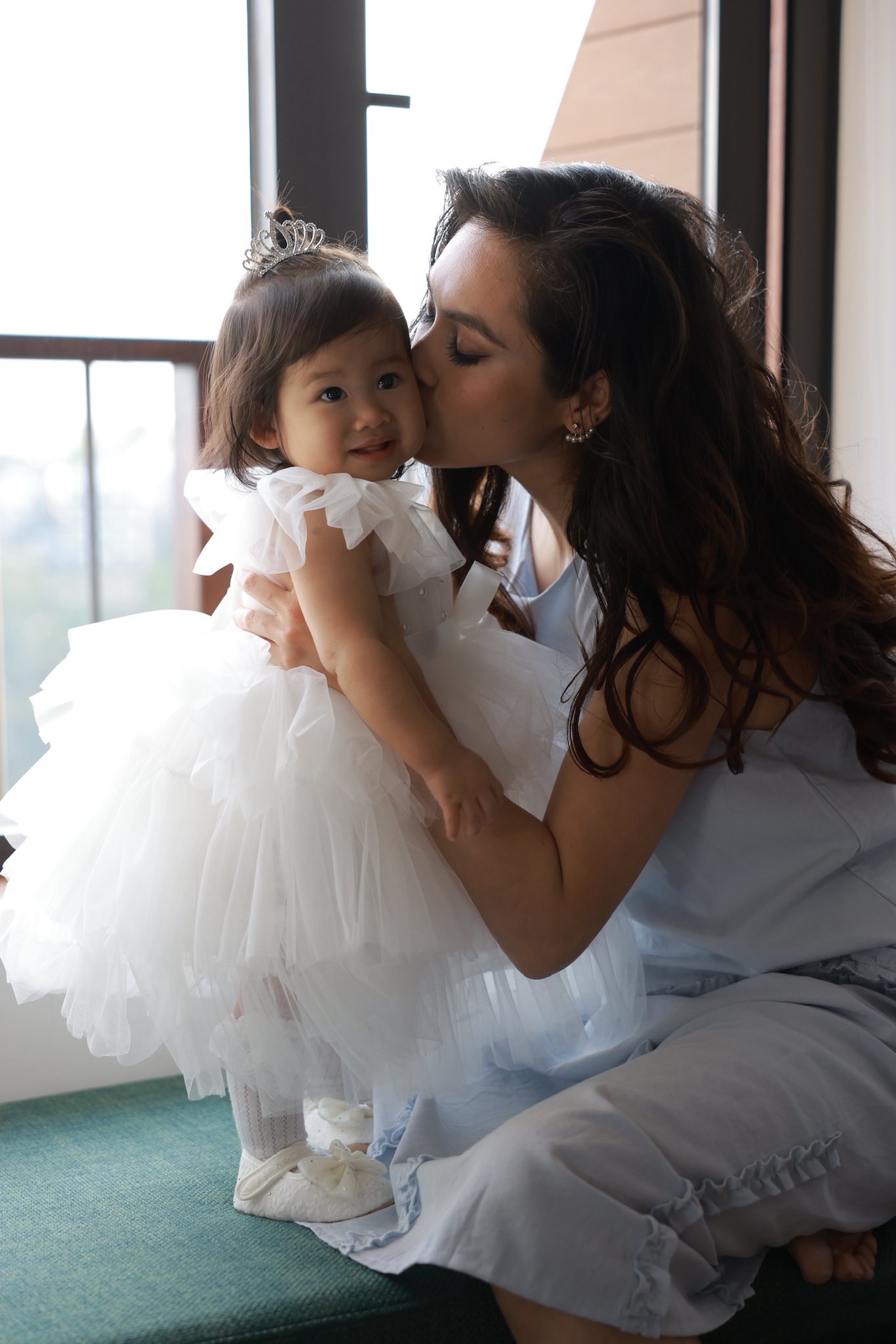 Con gái Á hậu Hoàng My gây sốt mạng trong ngày sinh nhật mẹ - Ảnh 4. Con gái Á hậu Hoàng My gây sốt mạng trong ngày sinh nhật mẹ - Ảnh 4.