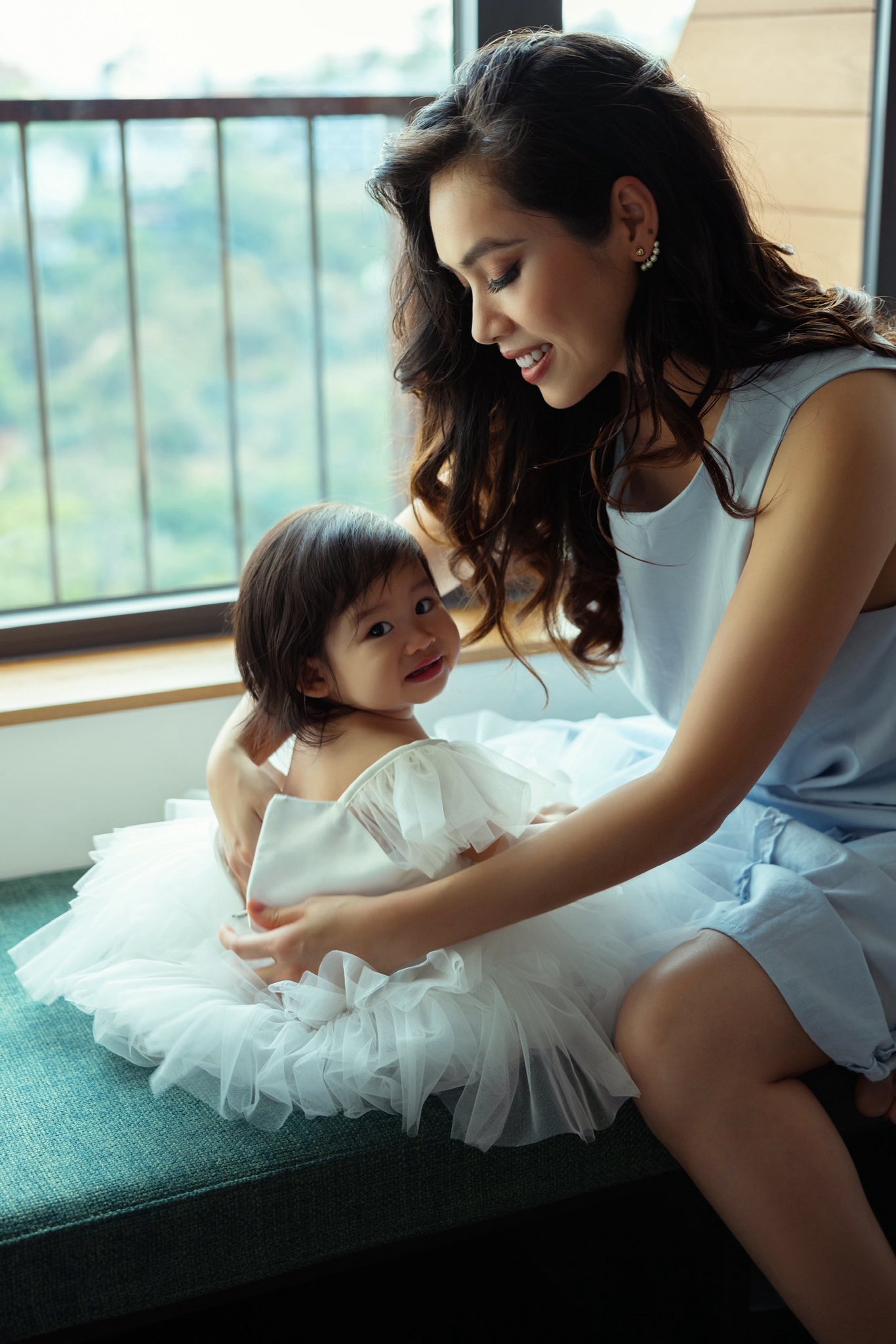 Con gái Á hậu Hoàng My gây sốt mạng trong ngày sinh nhật mẹ - Ảnh 6. Con gái Á hậu Hoàng My gây sốt mạng trong ngày sinh nhật mẹ - Ảnh 6.