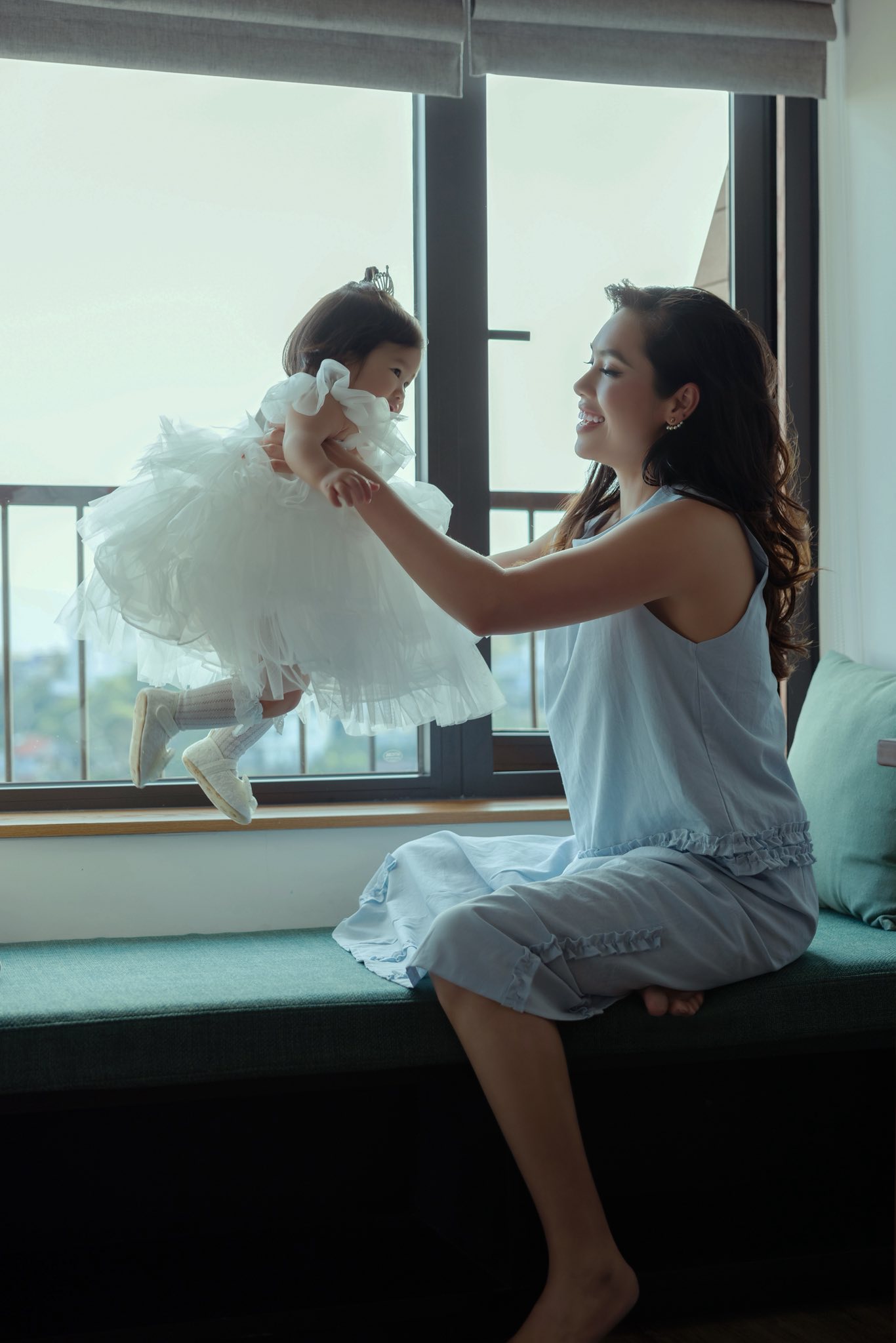 Con gái Á hậu Hoàng My gây sốt mạng trong ngày sinh nhật mẹ - Ảnh 5. Con gái Á hậu Hoàng My gây sốt mạng trong ngày sinh nhật mẹ - Ảnh 5.