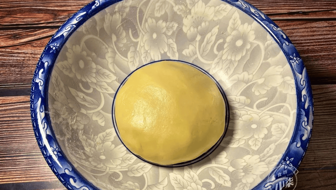 Cho 2 quả trứng vào trộn với bột mì, cán mỏng và cắt thành từng dải...: Món ngon khiến cả gia đình phấn khích ăn sạch trong nháy mắt - Ảnh 1.