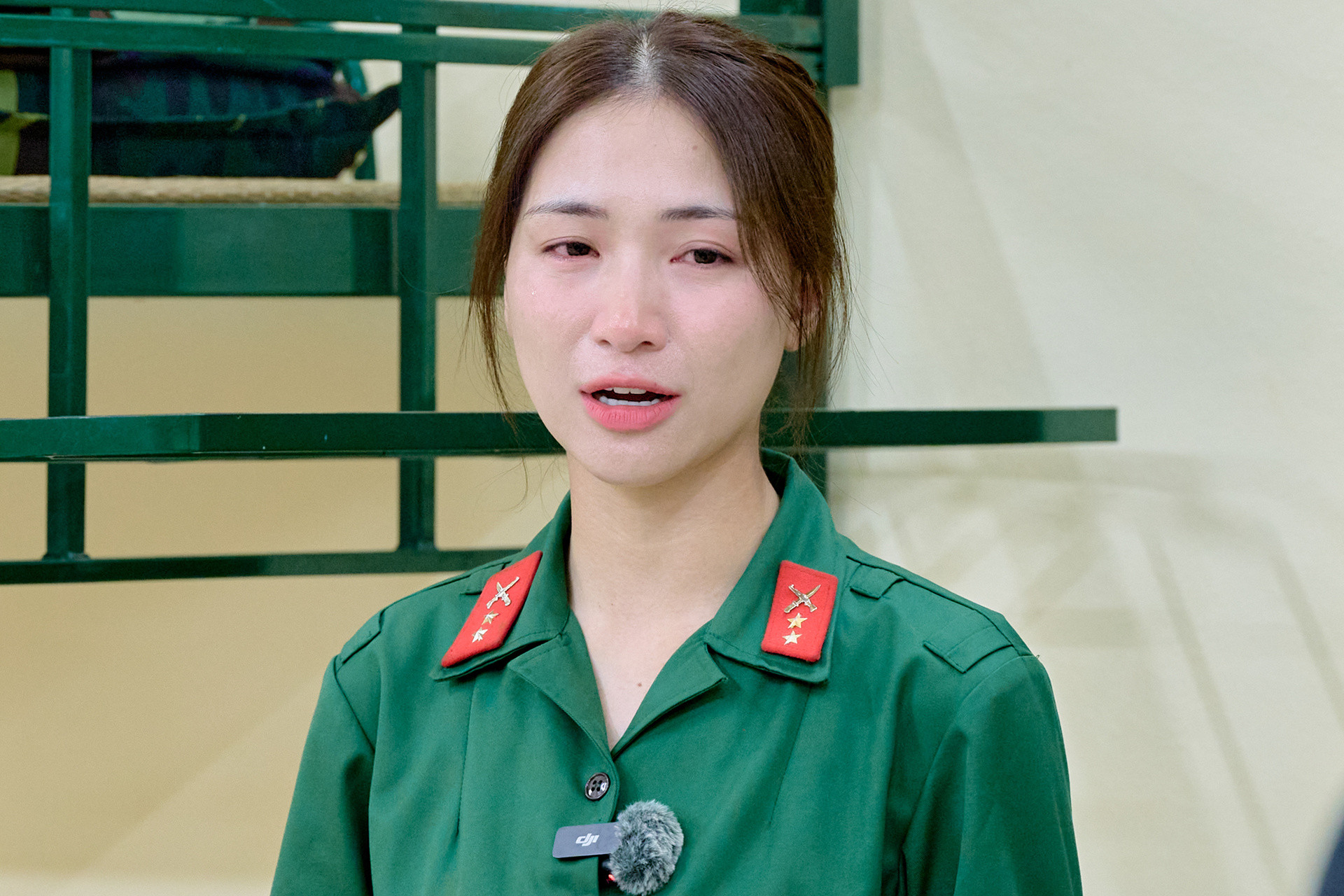 Ca sĩ Hòa Minzy nghẹn ngào thú nhận 'cô đơn' - Ảnh 1.