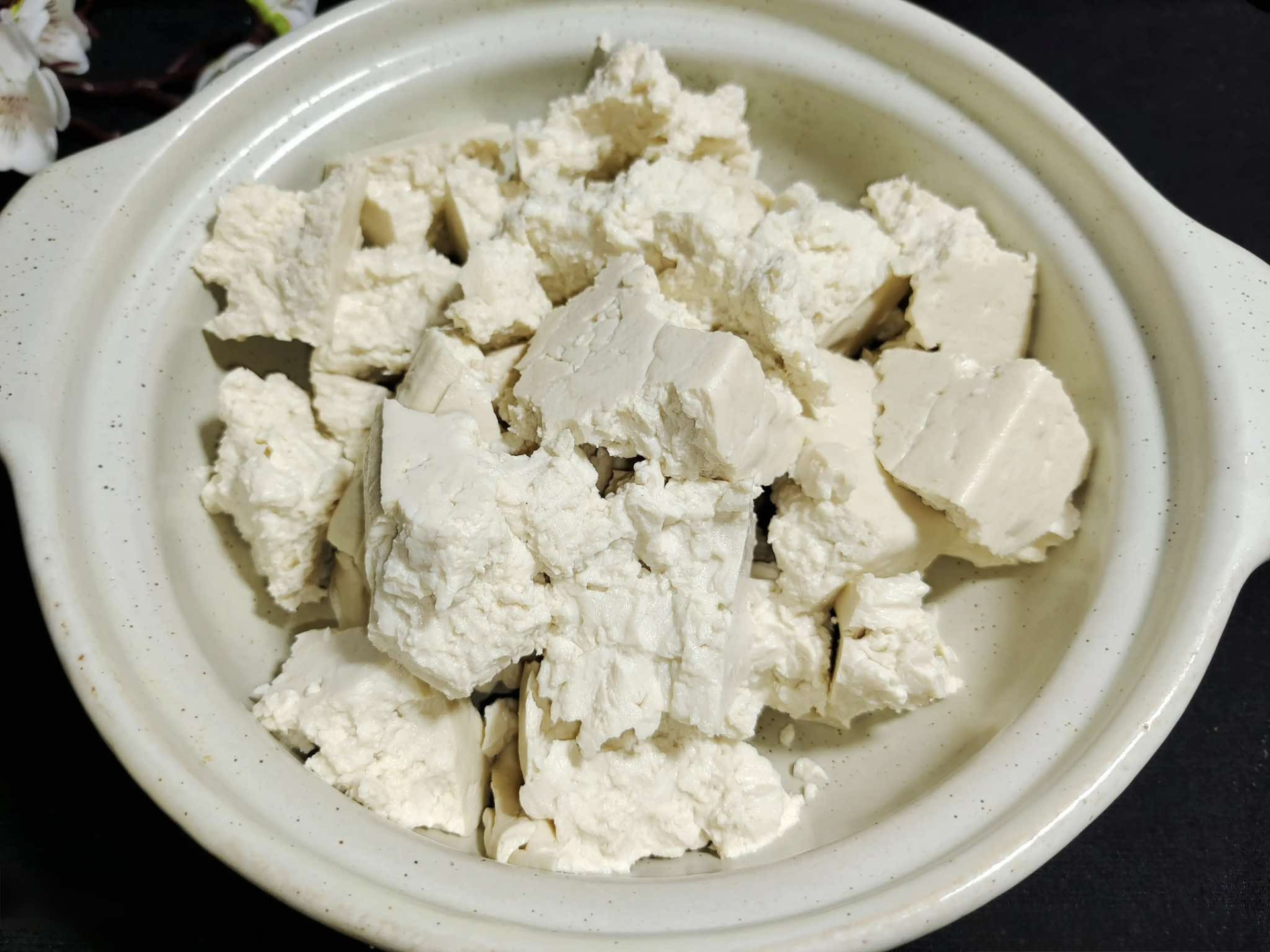 Món ăn này nhanh gọn, cực kỳ hợp ăn trong bữa cơm mùa đông: Chỉ cần đun nhỏ lửa 15 phút mà thơm mềm tuyệt hảo - Ảnh 1.