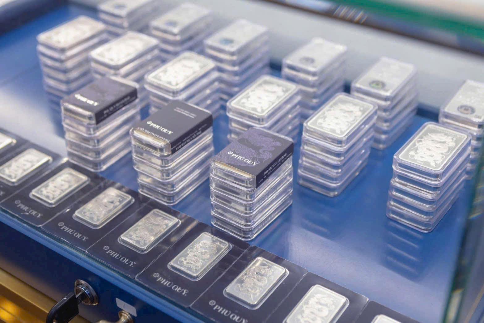 Giá bạc hôm nay 13 / 11: Thị trường trong nước tiếp tục tăng mạnh , gần 57 triệu đồng / kg - Ảnh 1.