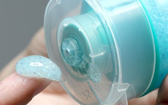 4 vật dụng chứa hạt vi nhựa xuất hiện nhiều trong gia đình người Việt, loại thứ nhất nhiều chị em hay dùng