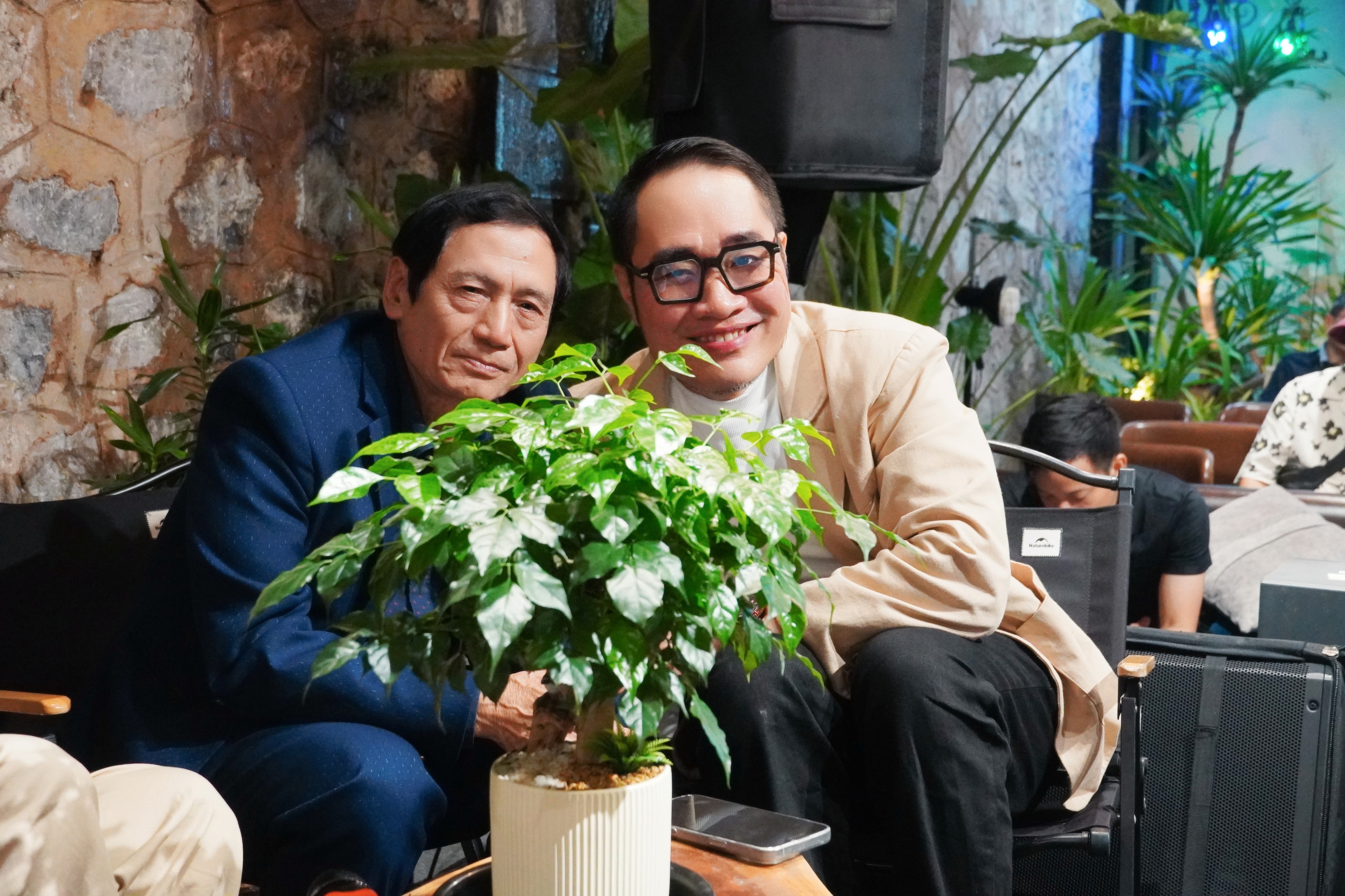 Viết ca khúc về cha, ca sĩ Khôi Minh mong đừng ai giống nhân vật của Trấn Thành  - Ảnh 5.