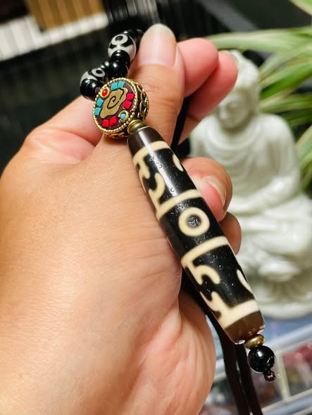 Thiên Dzi 3 mắt: Báu vật mang lại may mắn, tài lộc và bình an - Ảnh 3. Thiên Dzi 3 mắt: Báu vật mang lại may mắn, tài lộc và bình an - Ảnh 3.