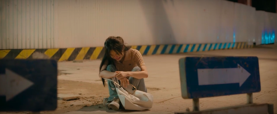 Cách em 1 milimet - Tập 21: Viễn nói Ngân là "con lừa cứng đầu", Nghiêm đổ lỗi AI là tác giả video cưỡng bức- Ảnh 13. Cách em 1 milimet - Tập 21: Viễn nói Ngân là "con lừa cứng đầu", Nghiêm đổ lỗi AI là tác giả video cưỡng bức- Ảnh 13.