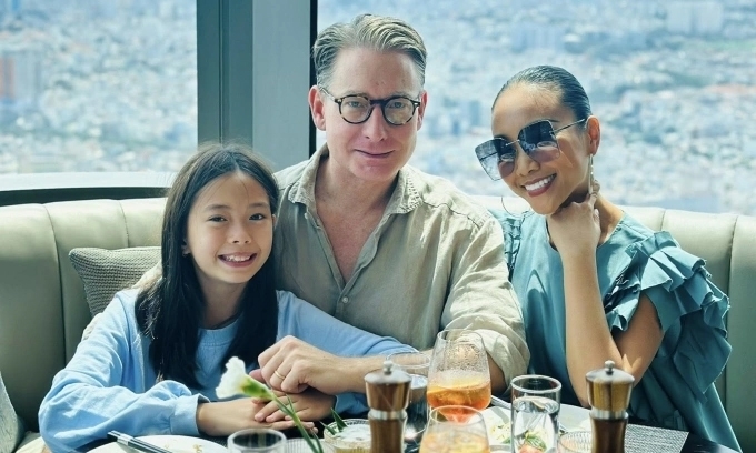 NSND Hồng Vân và Lê Tuấn Anh: Hạnh phúc bên tổ ấm tuổi U60 - Ảnh 31.