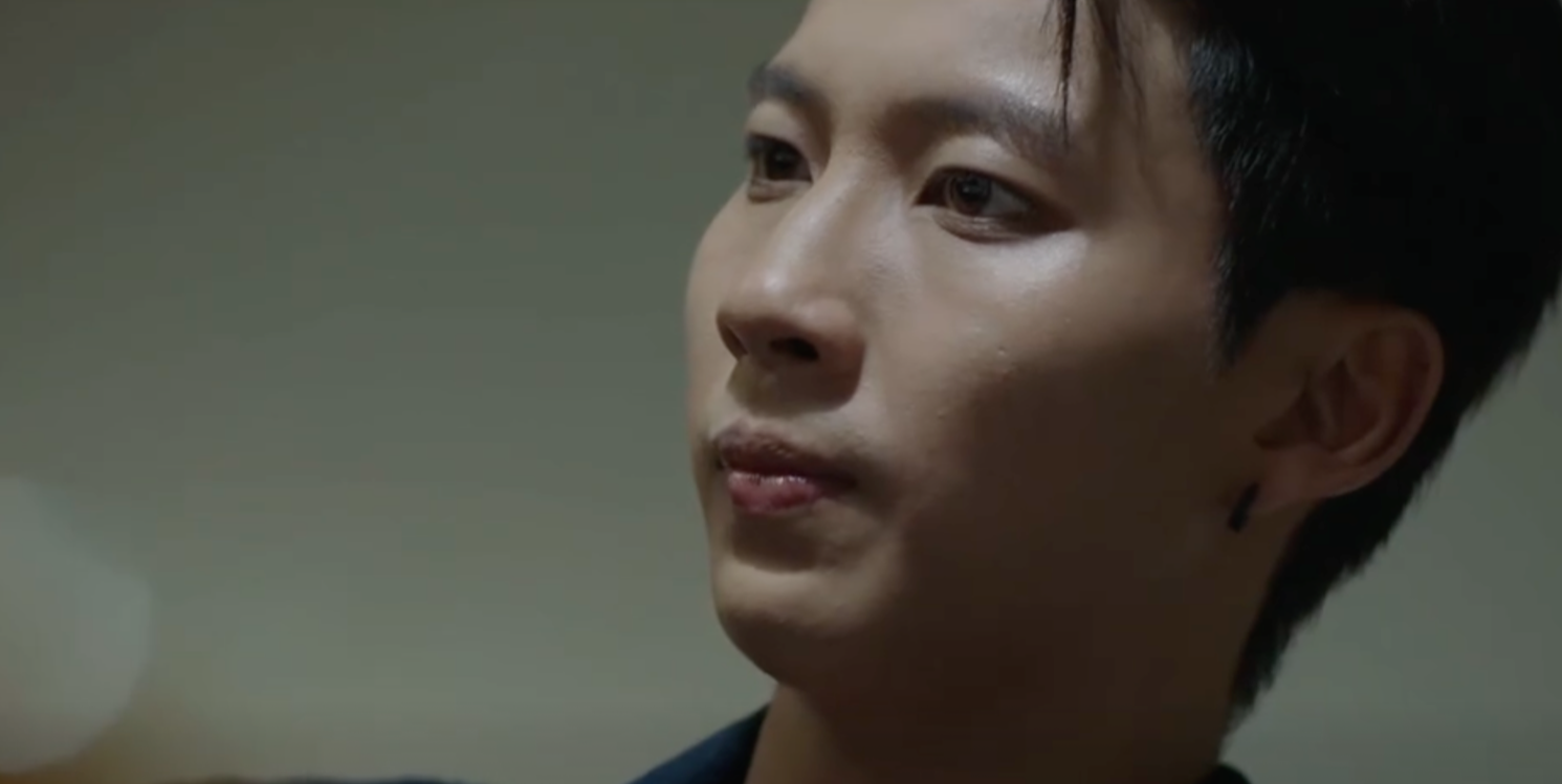 Viên tìm cách thoát thân, lộ thêm mắt xích đường dây đánh bạc - Ảnh 3. Lằn ranh - Tập 11: Viên tìm đường trốn, lộ thêm mắt xích A Hồng - Ảnh 3.