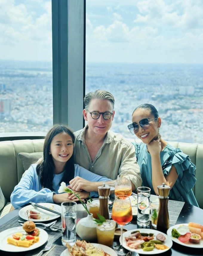 Gia đình Đoan Trang chuyển về Việt Nam sau bốn năm ở Singapore - Ảnh 1.